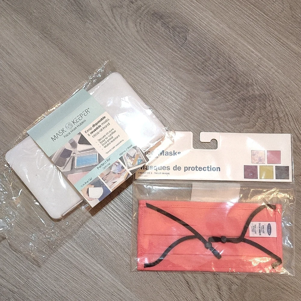 3/$10🆕2PC Old Navy Face Mask With Travel Case